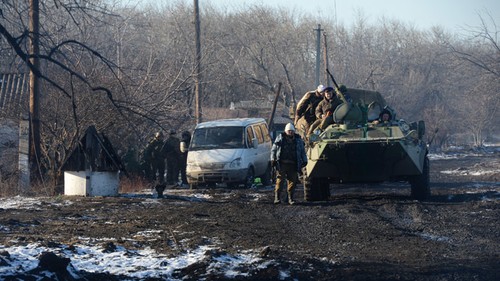 Lugansk militias fully withdraw heavy weapons from front line - ảnh 1